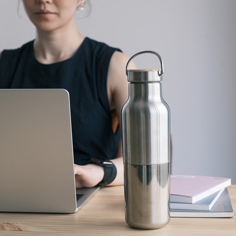 20oz-rise-reflect-with-bamboo-cap-q8 20oz_rise_reflect_desk_laptop_square.jpg