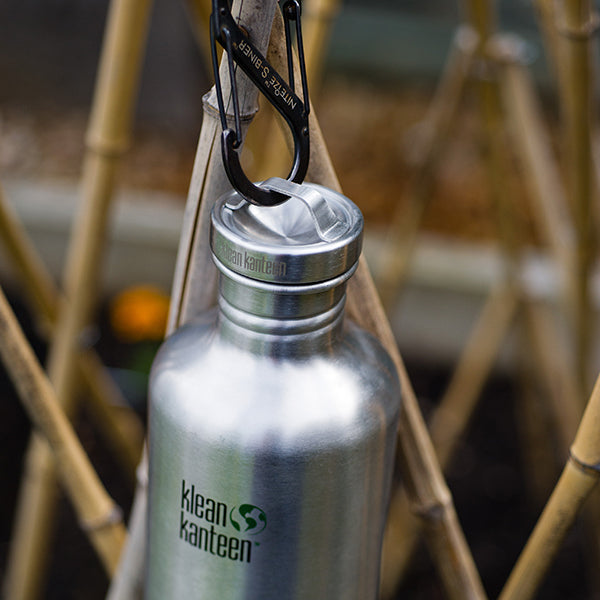 classic-steel-loop-cap-l3 40oz_bottle_steel_loop_cap_lifestyle.jpg