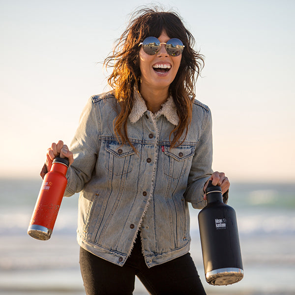 64oz-classic-with-loop-cap-h2 64oz_insulated_classic_black_beach_smile_square.jpg