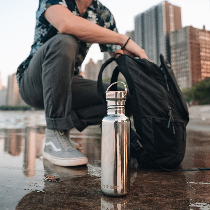 27oz-reflect-with-bamboo-cap-y3 K27SSLRF-MS-BAMBOO_reflect-bottle_city_lifestyle_ff882516-9bd8-49cf-b515-736a0a9c889f.jpg