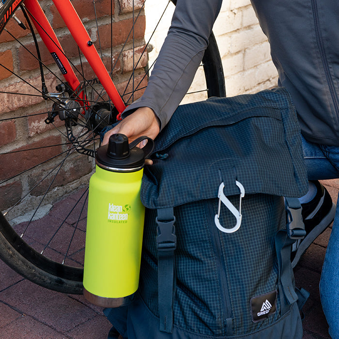 tkwide-chug-cap-q9 K32TKWSSL-JP-Bottle-Biking-Chug-Cap-lifestyle.jpg