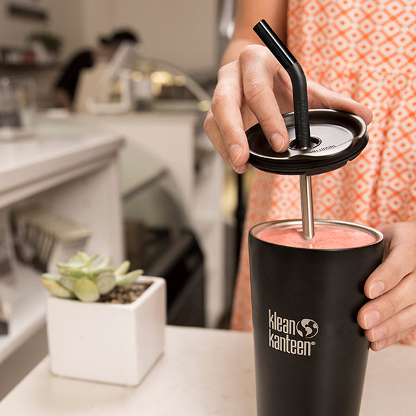 tumbler-straw-lid-with-straw-u3 steel_straw_smoothie-At-Counter-With-Lid_lifestyle_a071dbd2-9fd8-4eea-b04c-2a3732ff8612.jpg